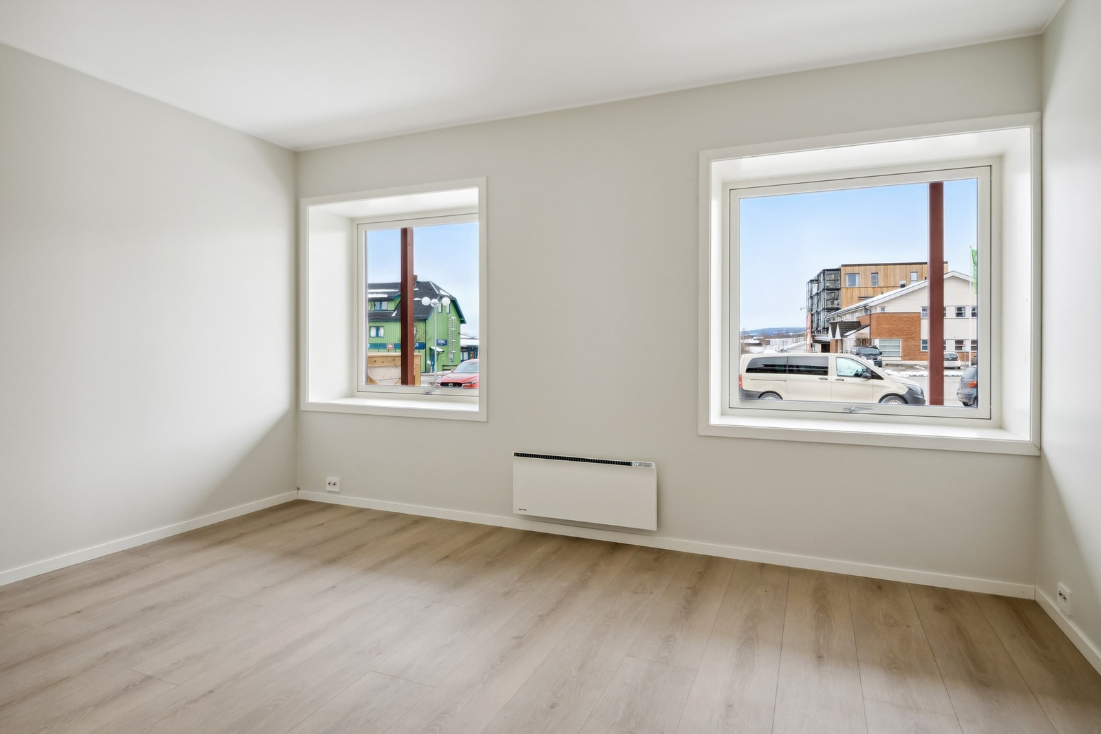 Soverommet er av god størrelse, kjøper kan selv velge å gjøre om til 2 soverom. Galleribilde