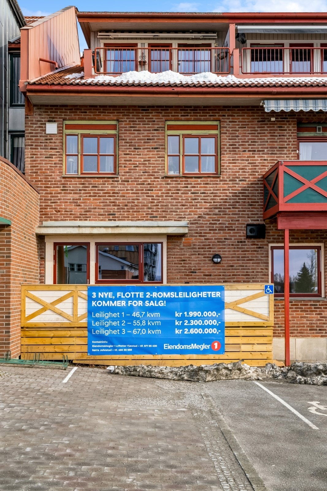 Leiligheten ligger i det velkjente bygget, Meierigården, midt i Løten sentrum. Galleribilde