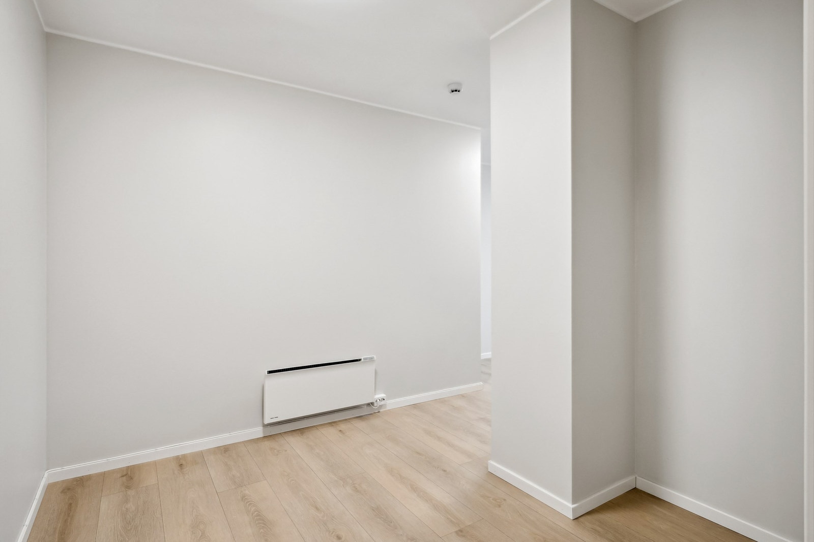 Leiligheten har en stor gang hvor det er mulig å sette opp garderobeløsninger. Galleribilde