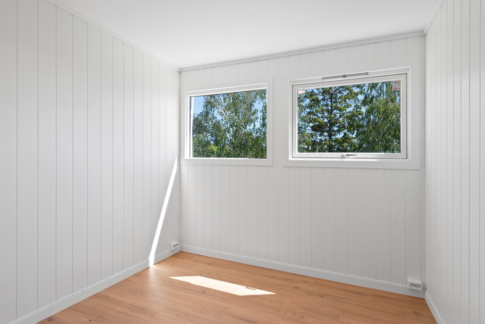 Soverom 2 i underetasjen har fått nye flater og stikkontakter i 2024 Galleribilde