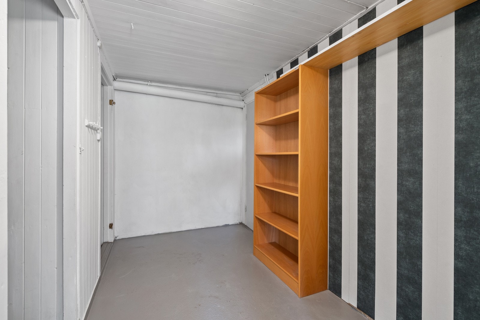 Garderoberom i tilknytning til hovedsoverommet Galleribilde