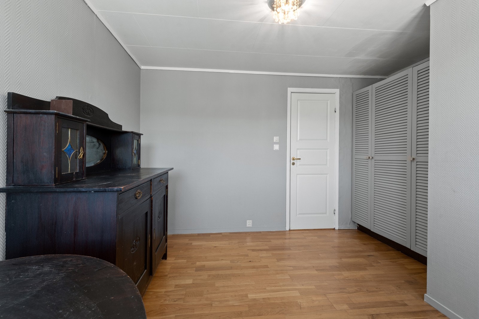 Et fantastisk hovedsoverom med eget toalettrom, garderobe, og utgang til terrasse. Galleribilde