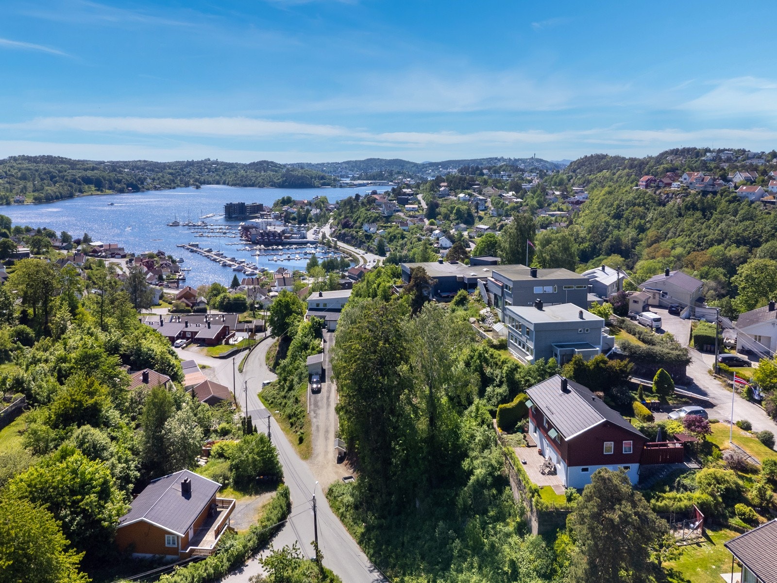 Et attraktivt og populært boligområde med tilbaketrukket men allikevel sentral beliggenhet. Galleribilde