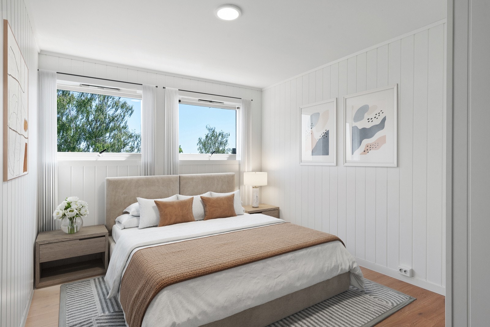 Soverom 1 i underetasjen har fått nye flater og stikkontakter i 2024. (Bildet er digitalt møblert) Galleribilde