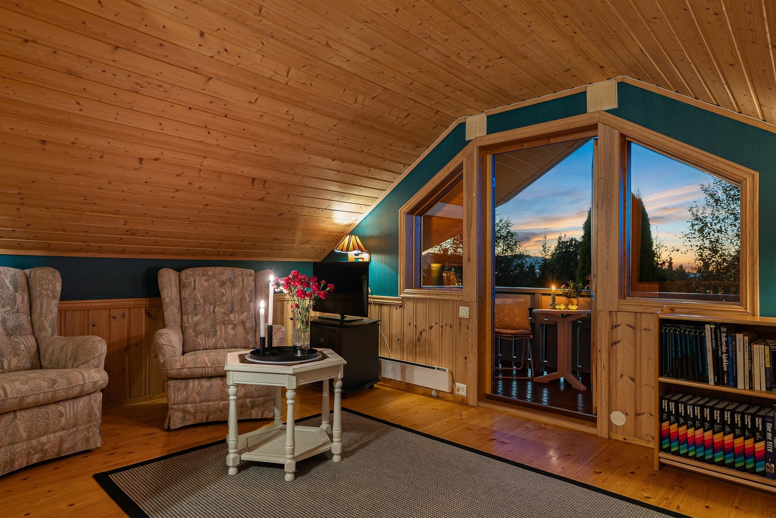 Koselig og praktisk loftstue. Galleribilde