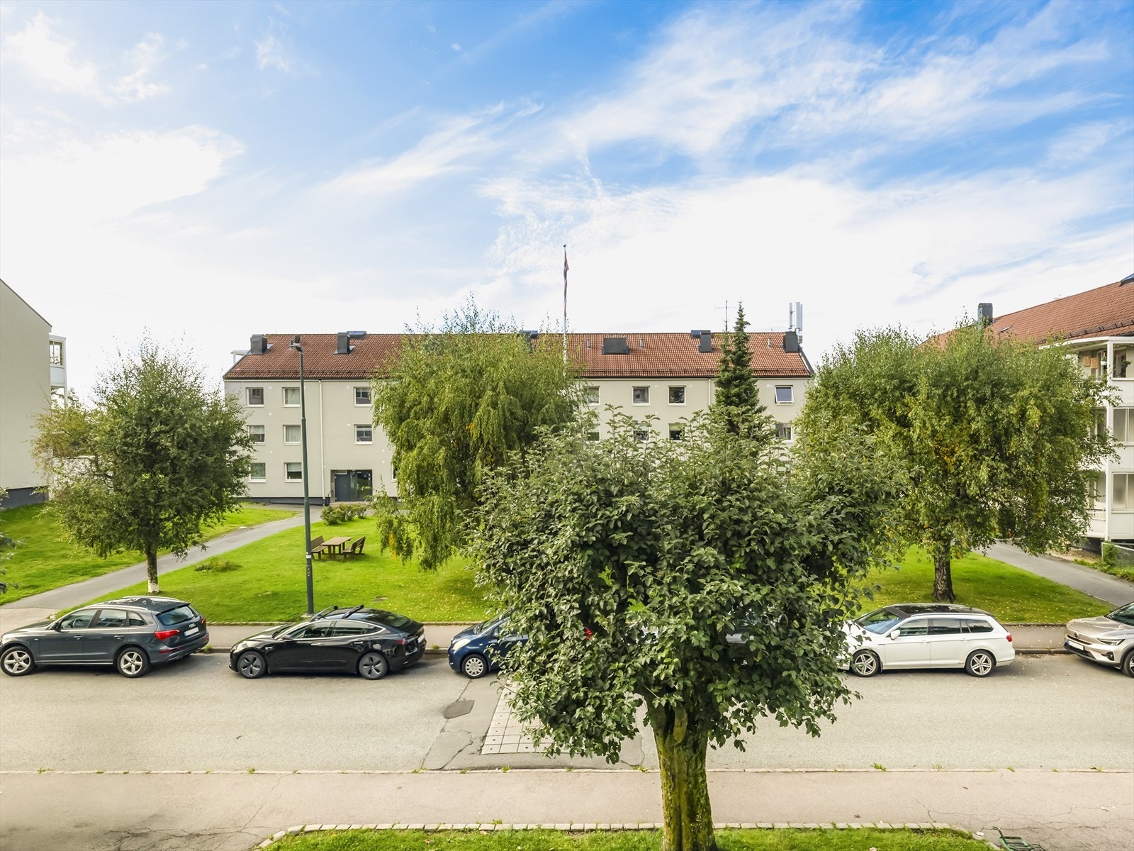 Området har en variert beboersammensetning, noe som gir et levende og inkluderende nærmiljø. Galleribilde