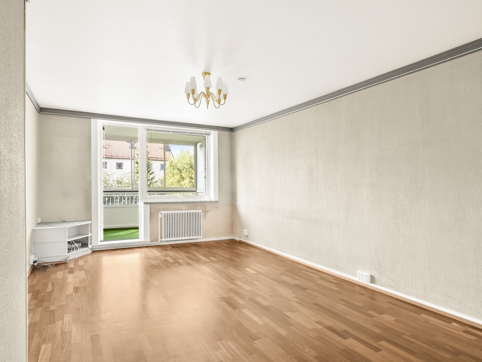 Stuen byr på fleksible løsninger for både sofagruppe og spiseplass. Galleribilde