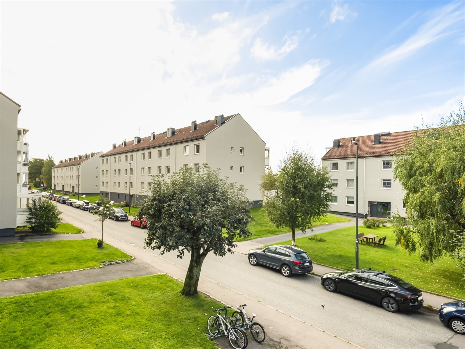 Bo i et rolig nabolag preget av grønne fellesområder og godt naboskap. Galleribilde