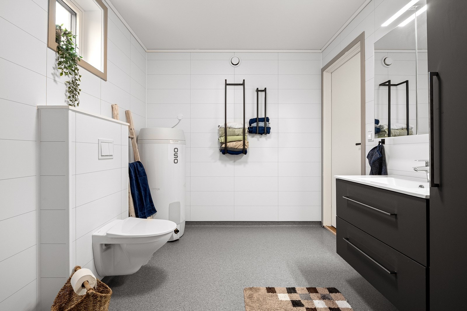 Her er også varmtvannsberederen plassert. Galleribilde