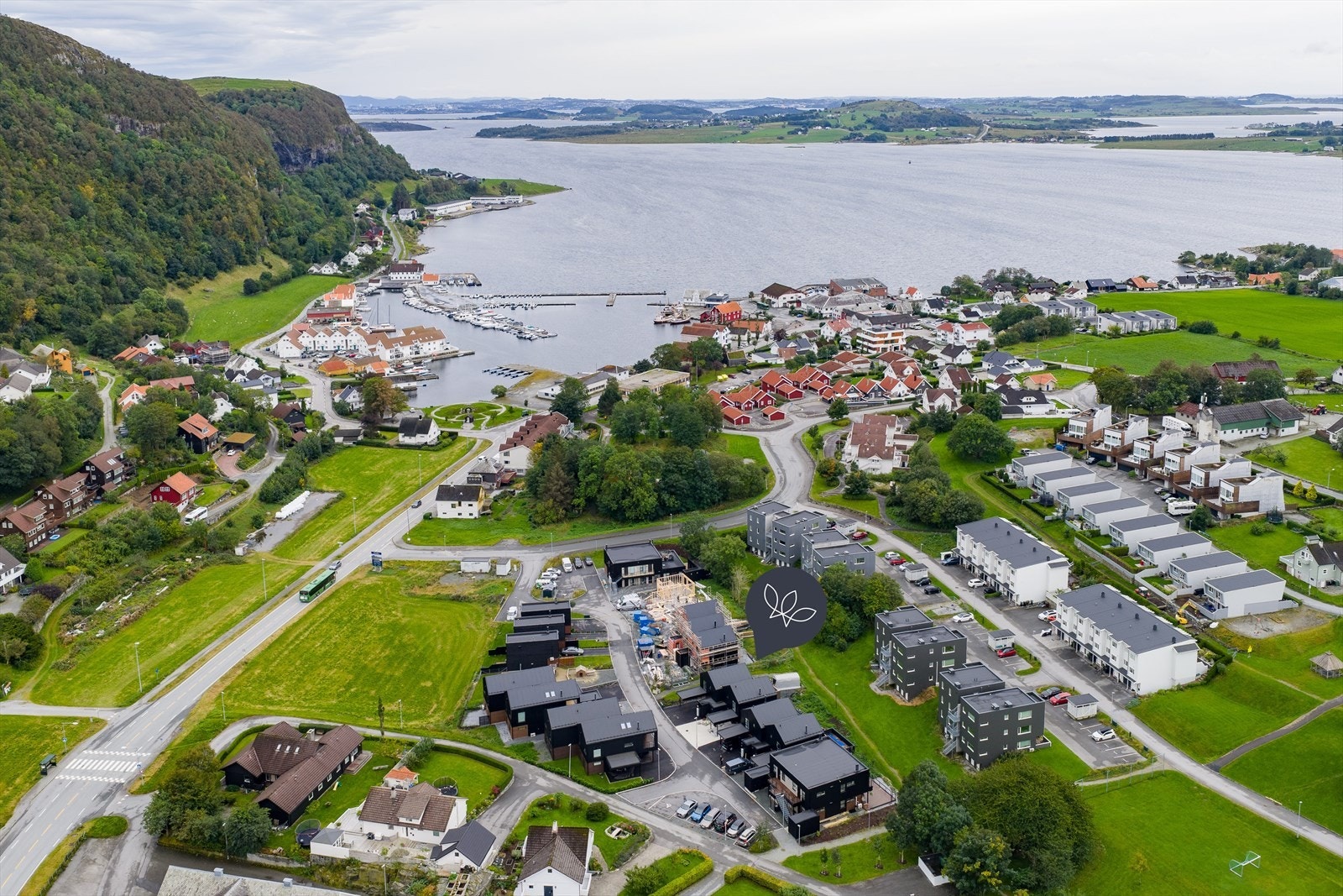 Her bor du i et rolig og familievennlig nabolag med med kort vei til både sentrum, skole og barnehager. Galleribilde