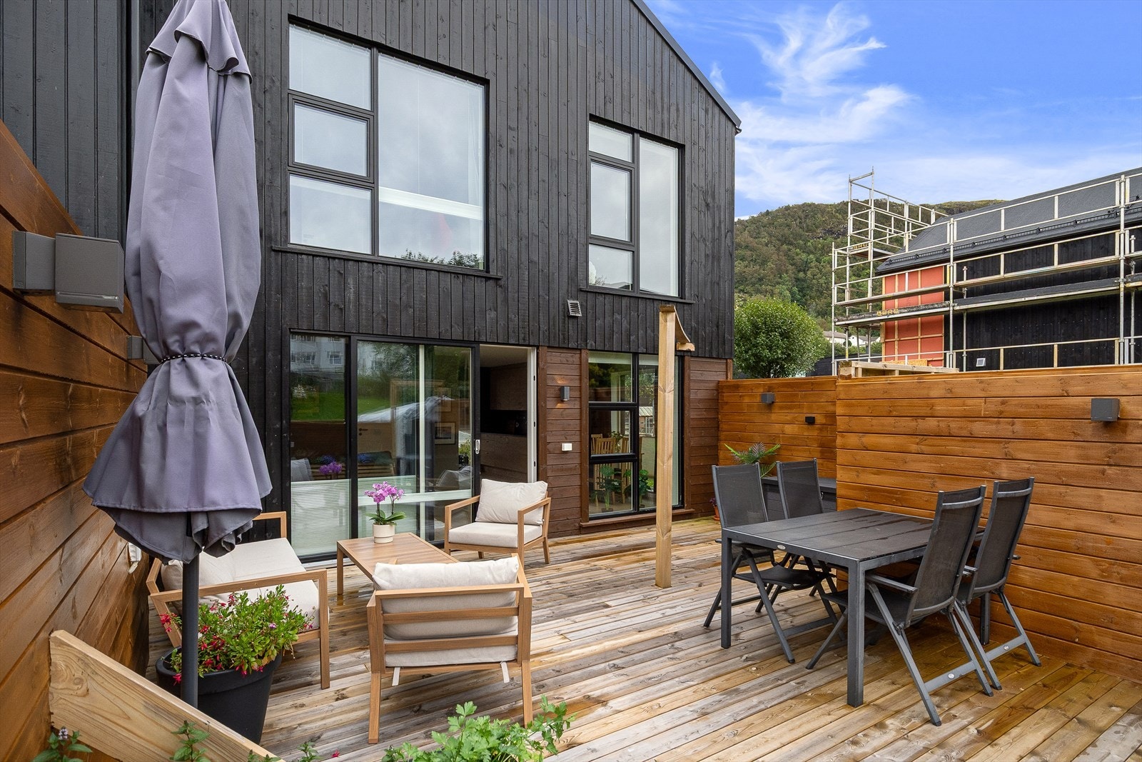 Den er 28 kvm og har god plass til utemøbler og grill. Galleribilde