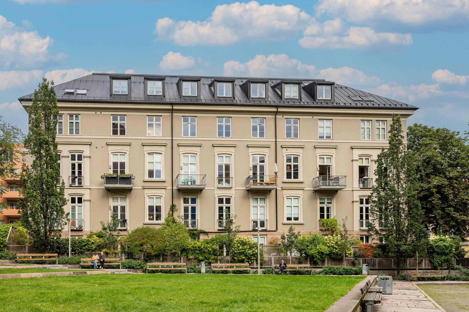 Borettslaget har flotte og velstelte uteområder. Galleribilde