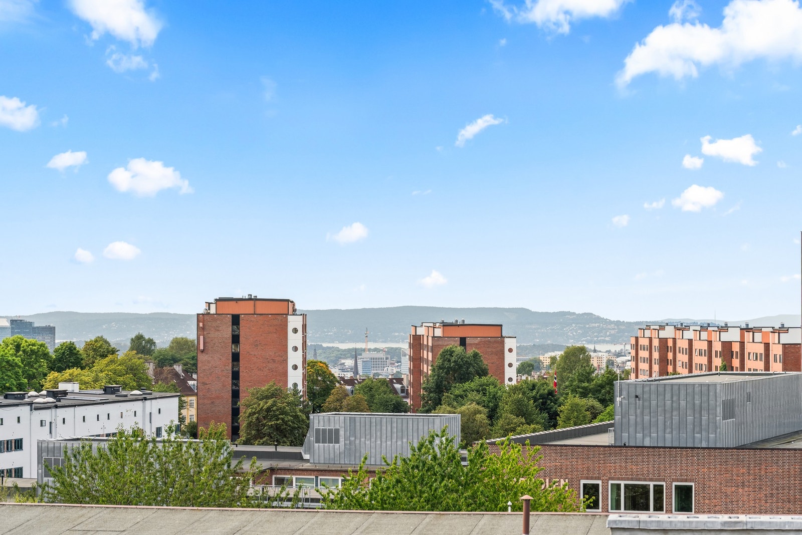 Herfra er det herlig utsikt nedover mot sentrum og mot Oslofjorden. Galleribilde