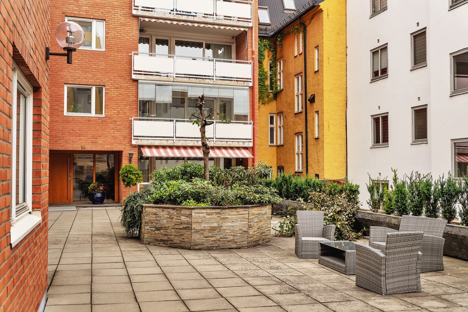 Sameiet byr på en svært hyggelig bakgård, samt flotte fellesarealer. Galleribilde