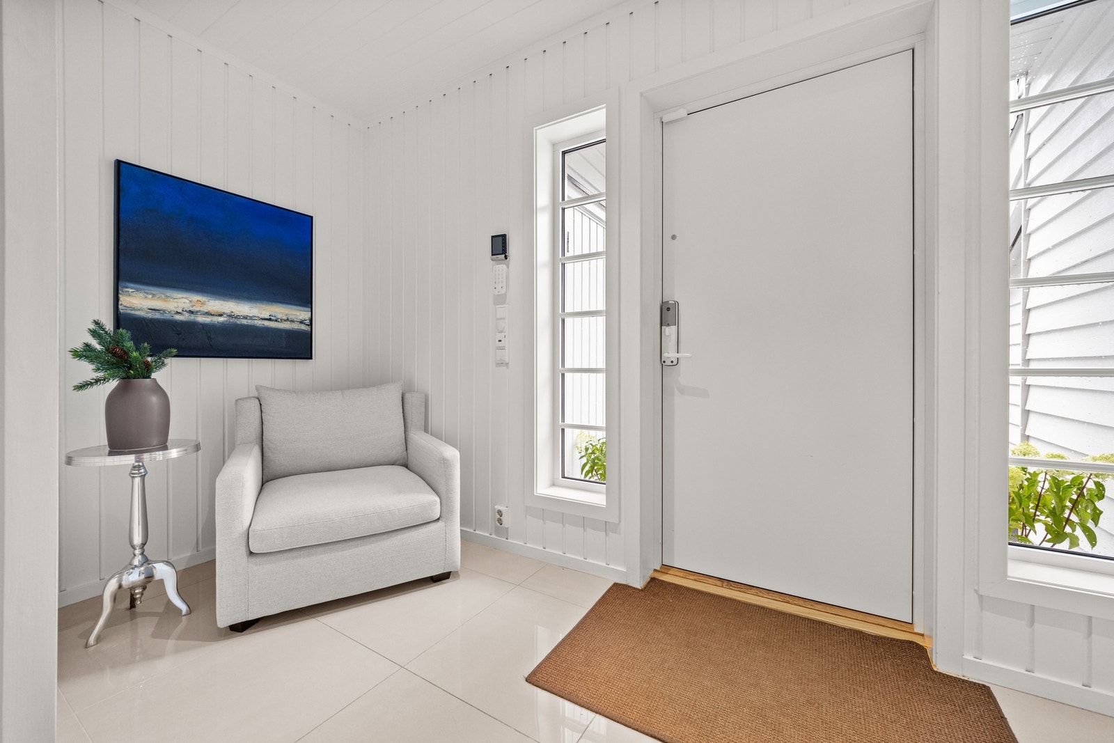 Velkommen inn! - Boligen har en lys og romslig entre som gir et godt førsteinntrykk av boligen. Galleribilde