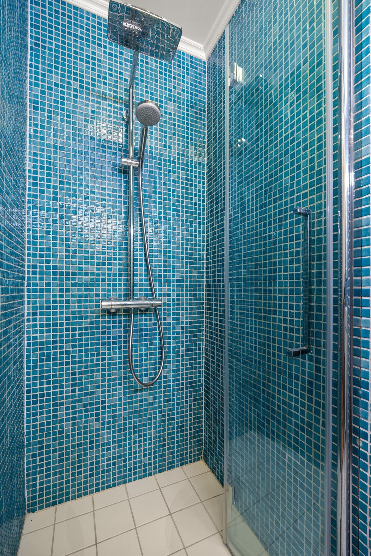 Badet har dusjnisje med dusjarmatur. Galleribilde