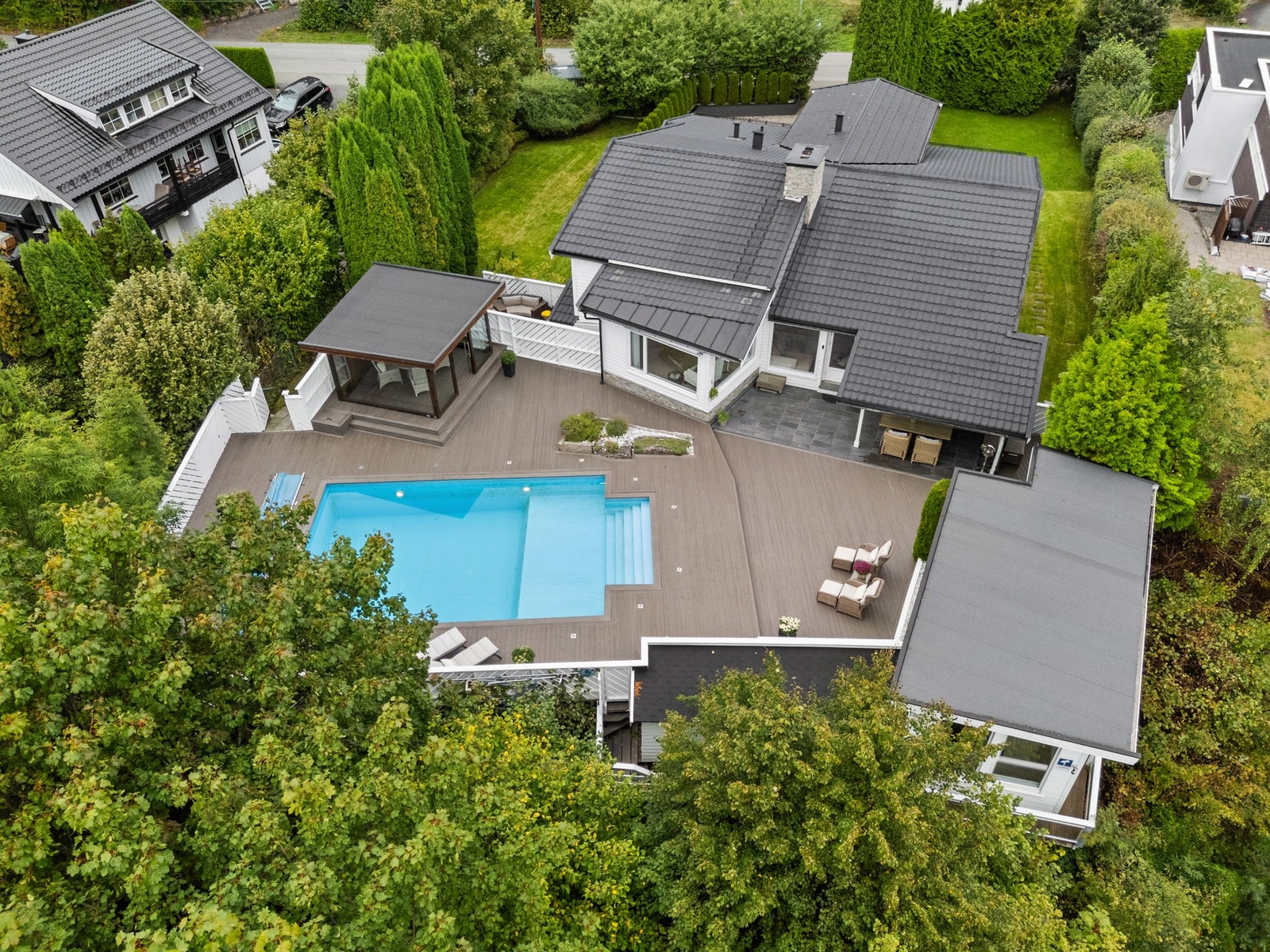 Velkommen til Konvallveien 24 presentert av eiendomsmegler Edvard Chapsang v/EIE eiendomsmegling avdeling
Foto: Luxe AS (Anders Kjøndal) Galleribilde