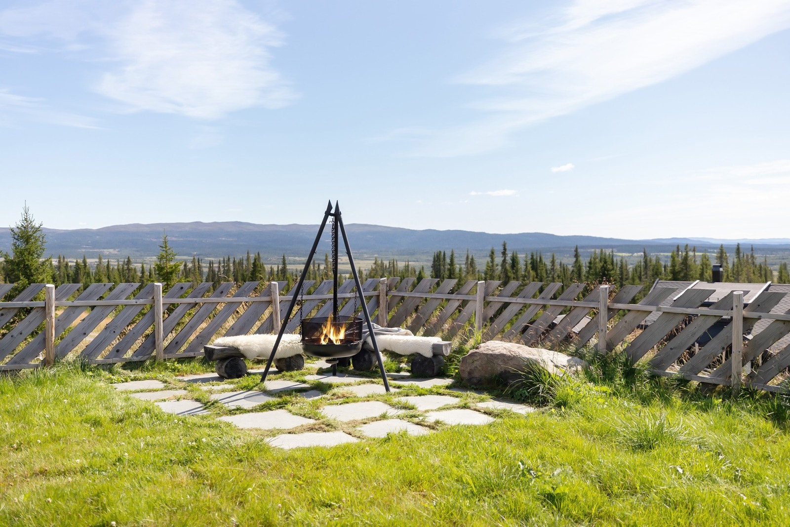 Det er fin utsikt fra flere steder på tomten Galleribilde