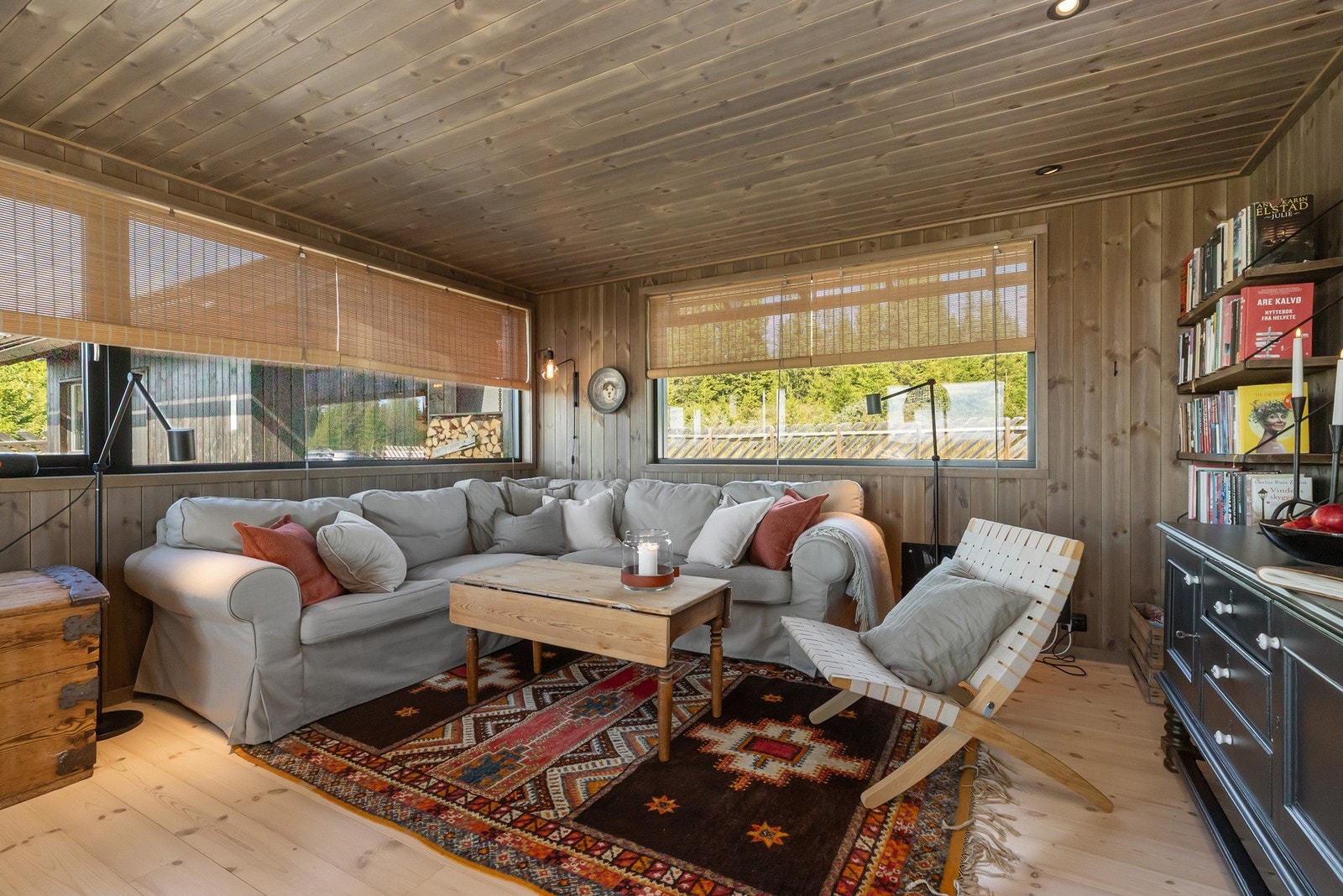 Koselig sofakrok med god plass til møbler Galleribilde