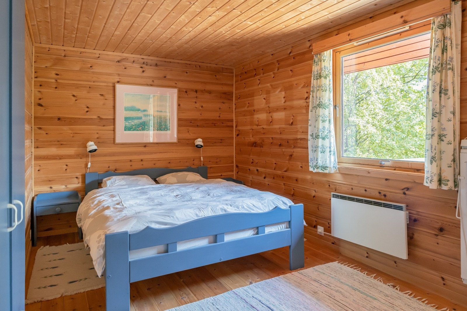 Det er tre romslige soverom i hytta i tillegg er det benyttet ekstra overnattingsplass i anneks. Galleribilde