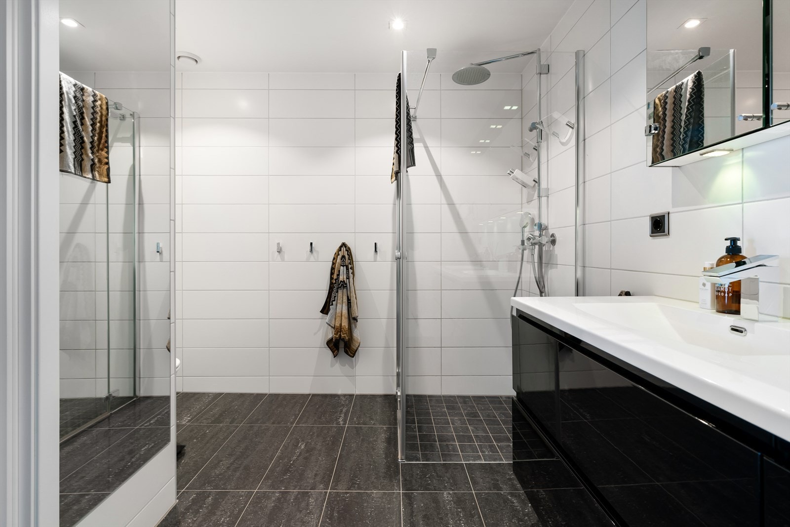 Badet er i likhet med øvrige rom påkostet fra opprinnelig standardleveranse. Galleribilde