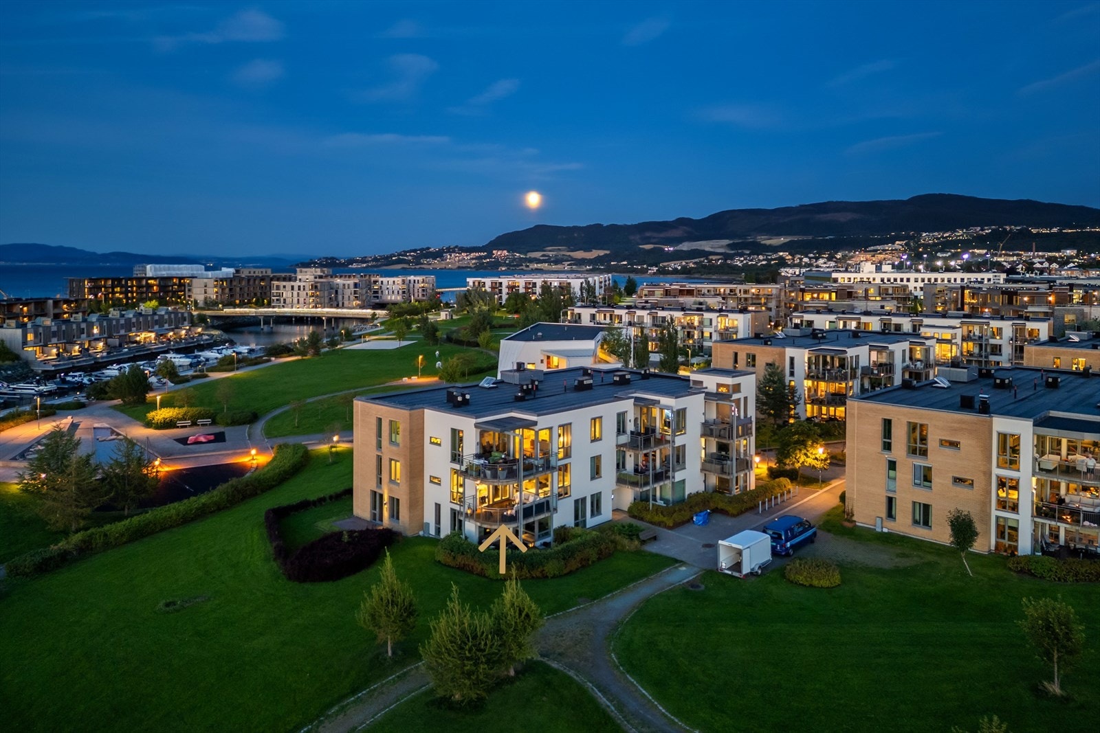 Dette er en sjelden anledning til å sikre seg en av de absolutt råeste boligene på Grilstad Marina. Galleribilde