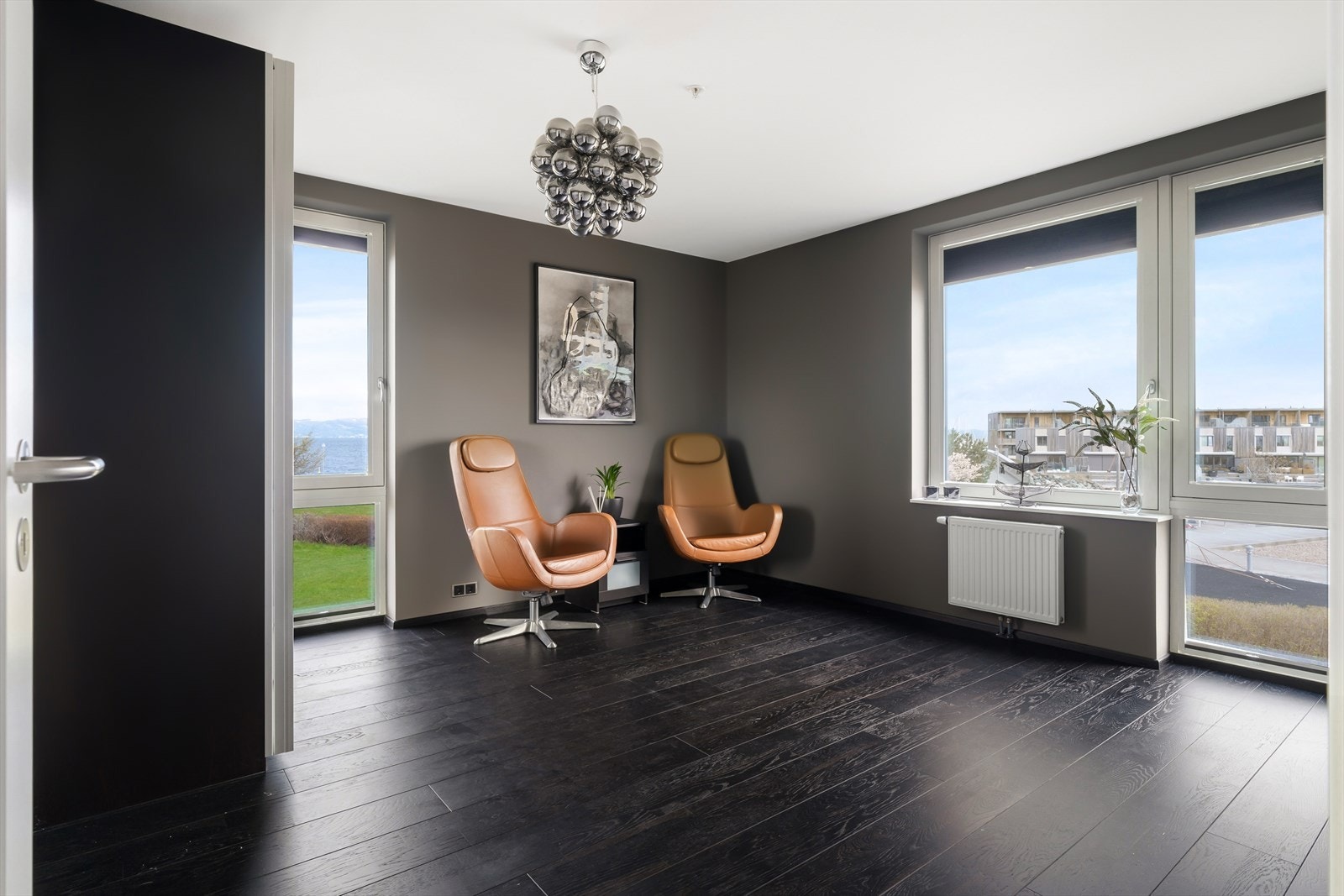 Alle soverom bærer preg av et gjennomført interiør med smakfulle farge- og materialvalg. Galleribilde