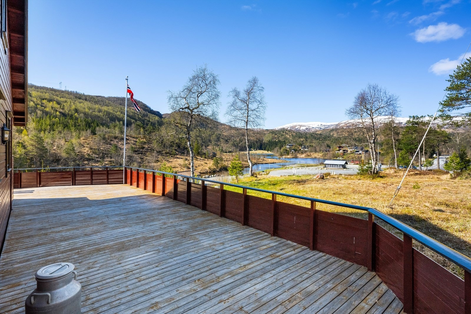 Før eiendommen fikk egen adresse, så het denne hytten "Utsikten". Her har man flott utsikt over landskapet. Galleribilde