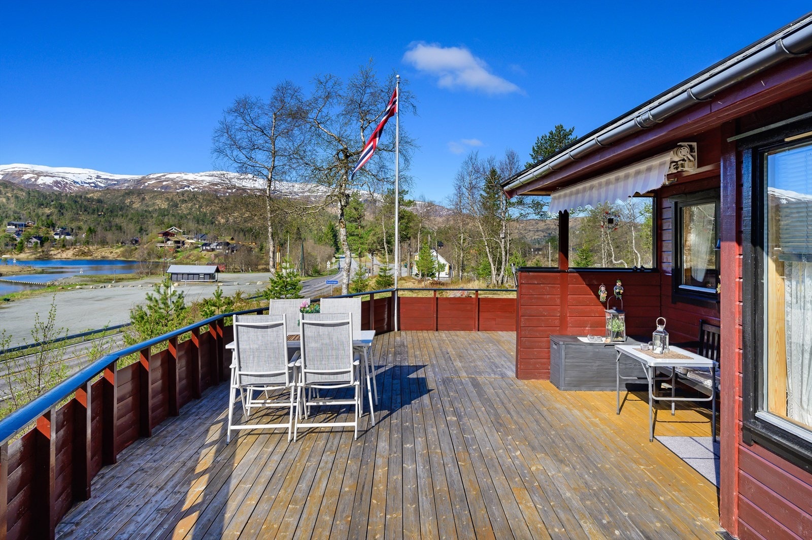 Fra eiendommen er det kun kort vei til Furudalen alpin, fine langrennsløyper og lanhandel. Galleribilde