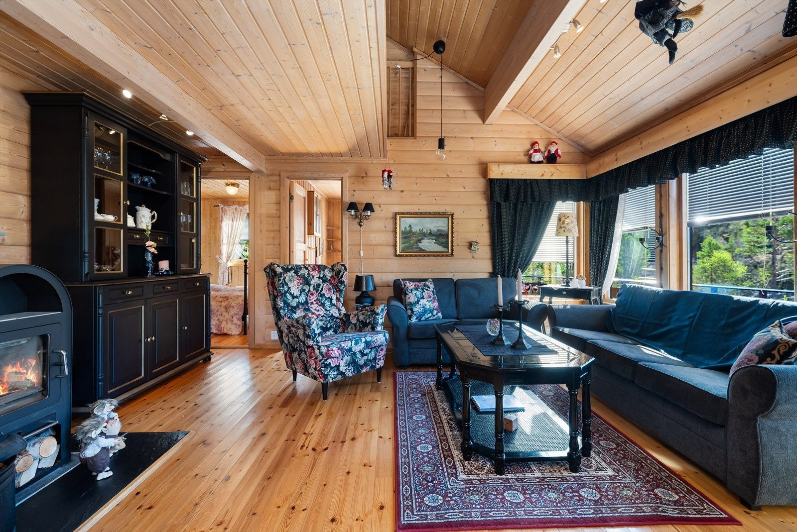 Hytten har en romslig stue med god plass for sittegruppe for familien. Galleribilde