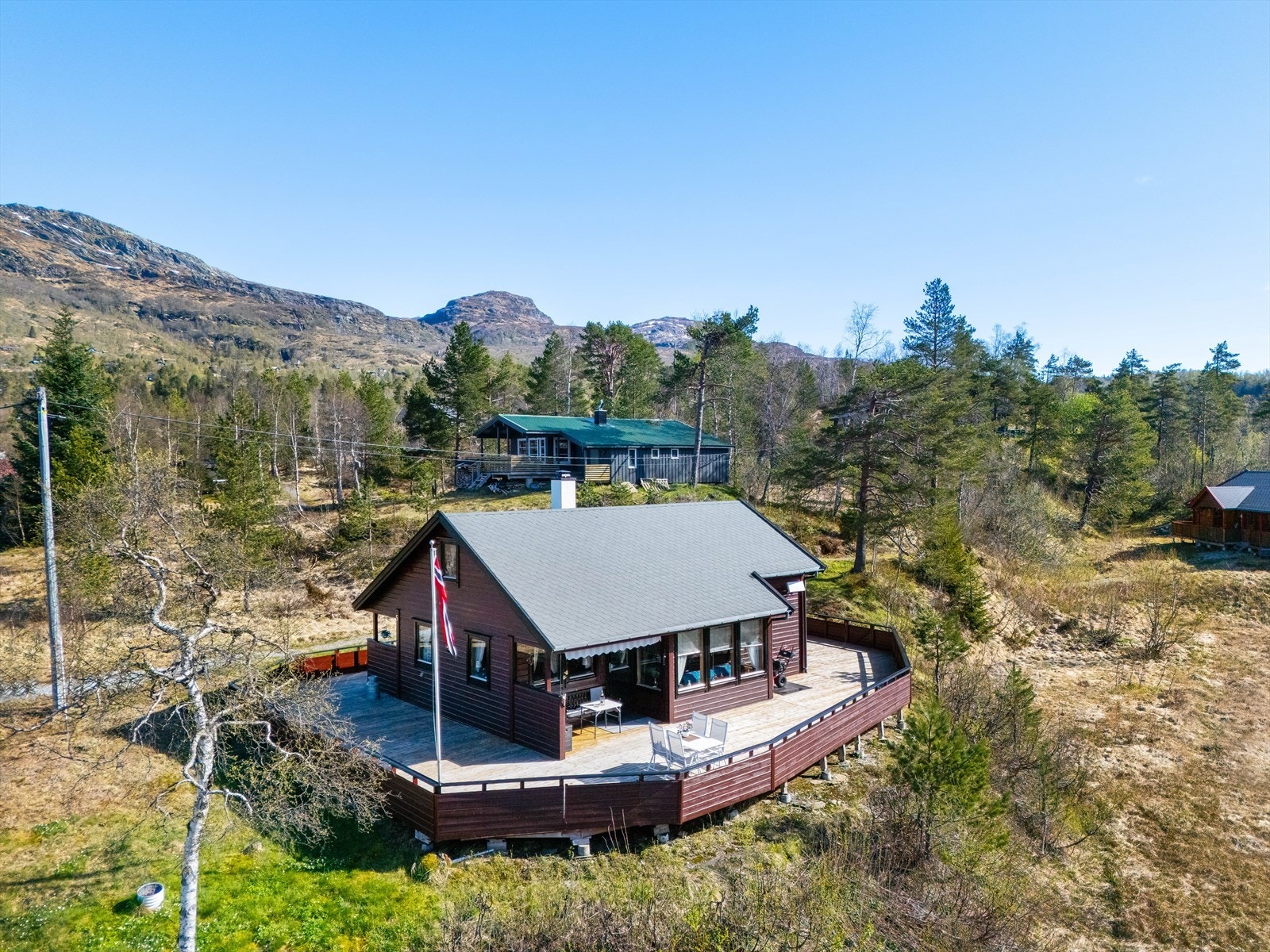 Hjertelig velkommen til visning i Kvamskogen 5! Eiendommen presenteres av Eiendomsmegler Norge avd. Nordhordland V/Hans Petter Midbrød. Galleribilde