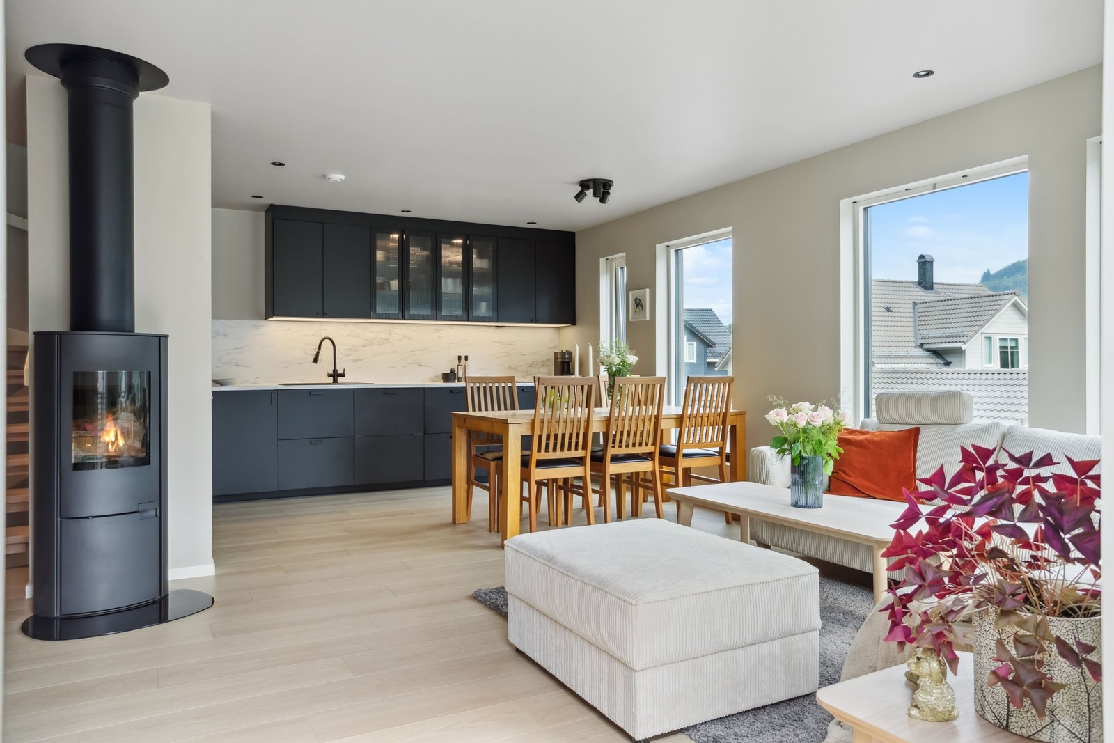 Stue/kjøkken/vedovn Galleribilde