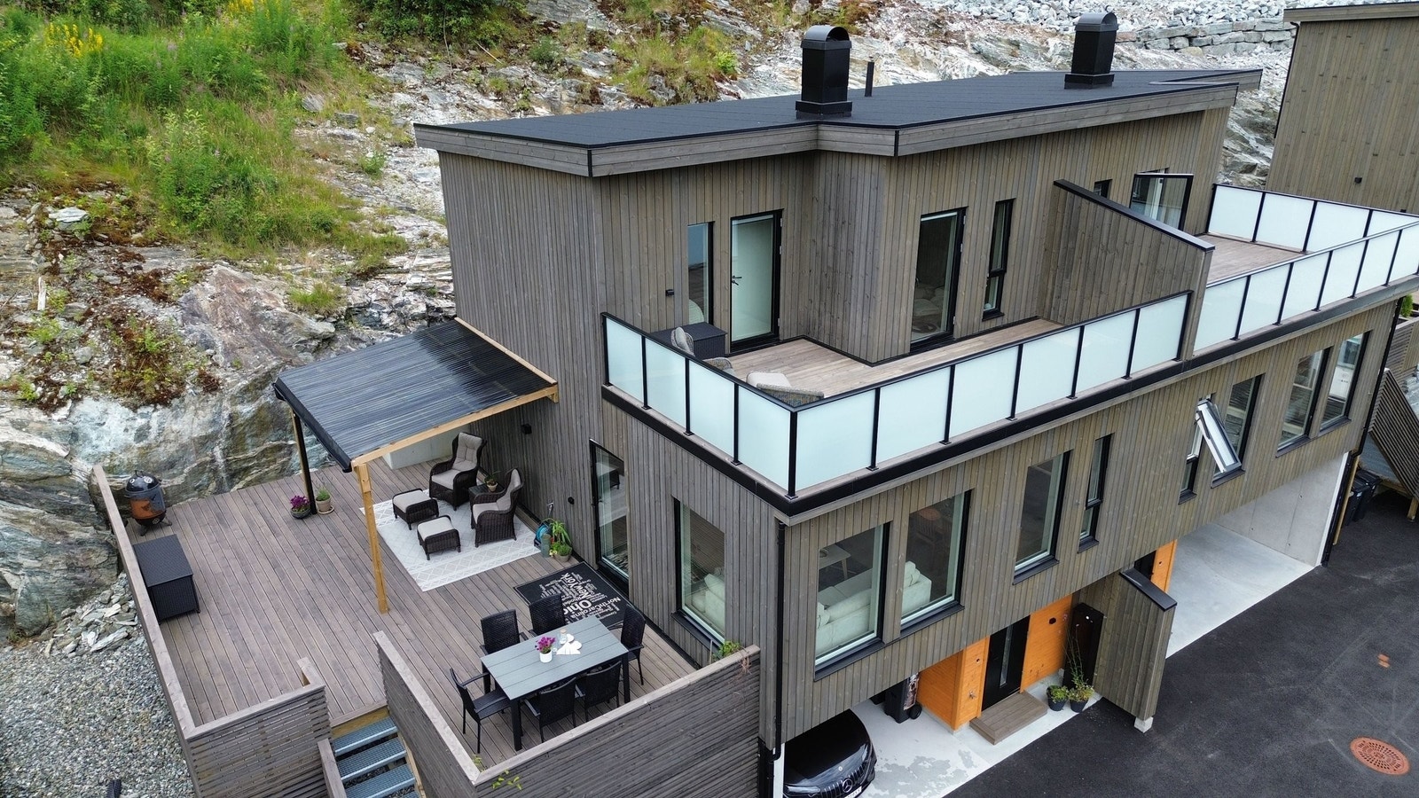 Nydelig bolig med store og flotte uteområder Galleribilde