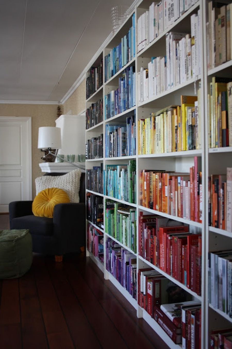 God plass til hyller Galleribilde