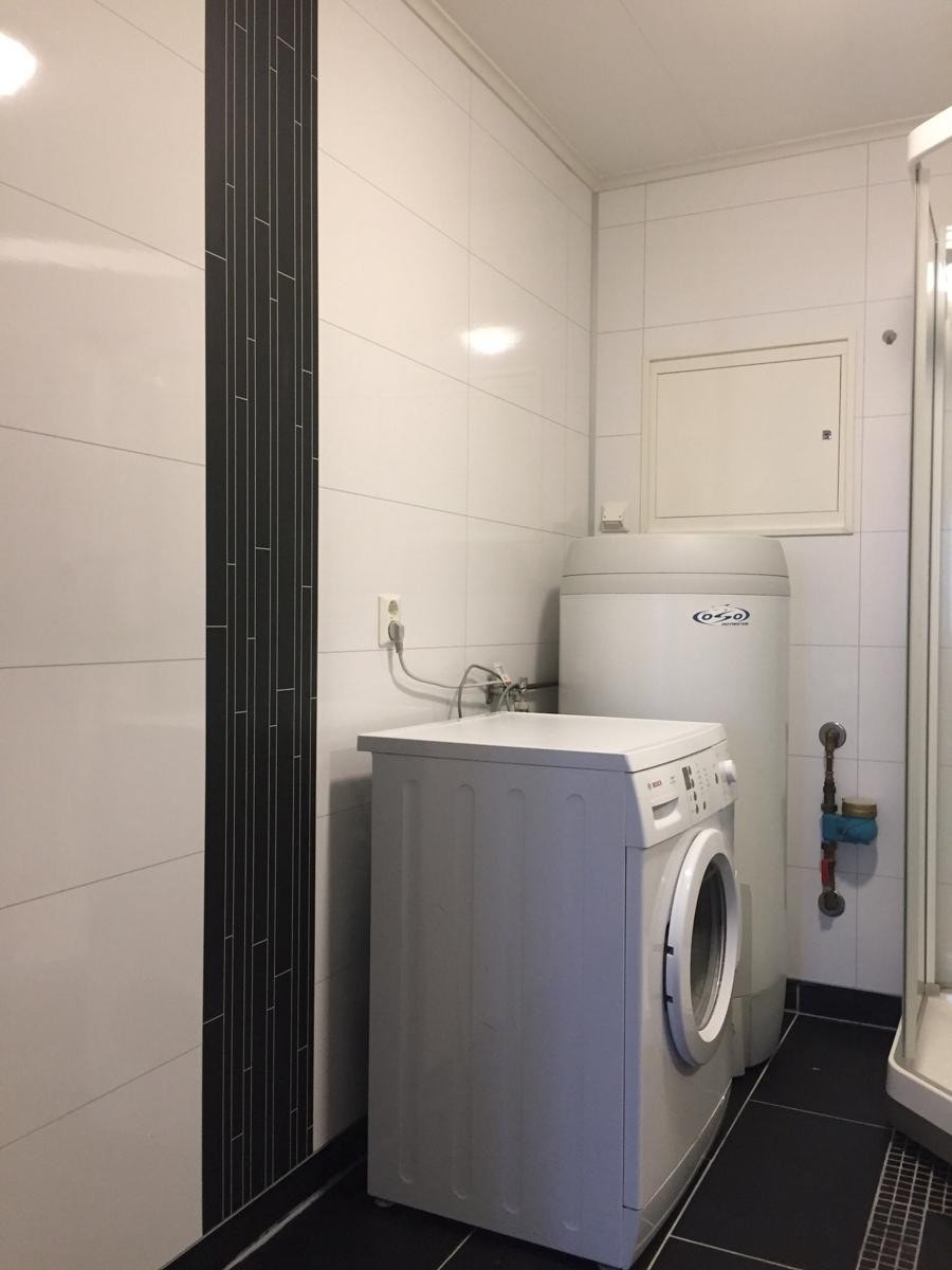 Med vaskemaskin Galleribilde