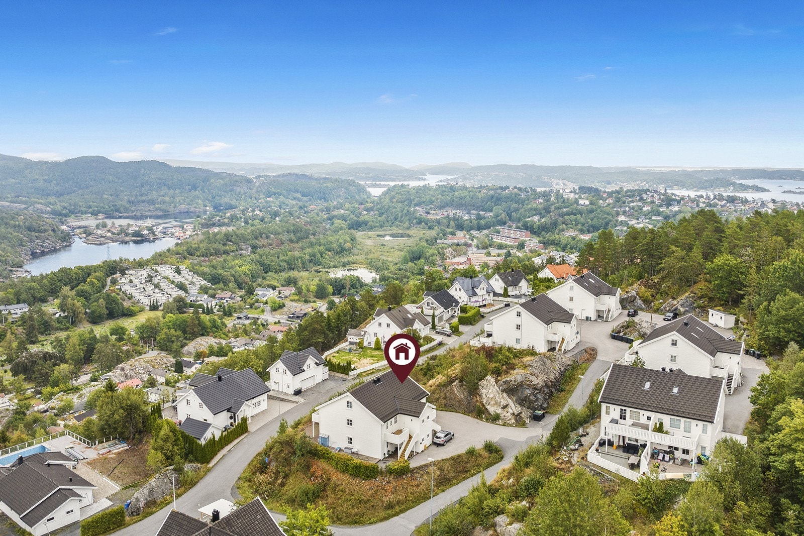 Fin leilighet attraktivt beliggende med flott sjøutsikt! Galleribilde