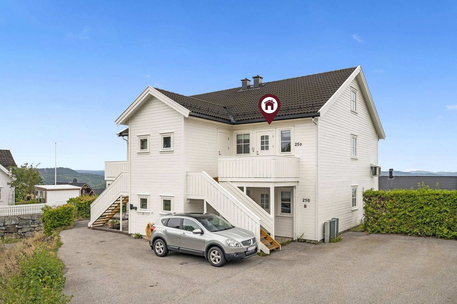 Fin leiligheten over 2 plan beliggende i 2. etasje i en firemannsbolig. Galleribilde