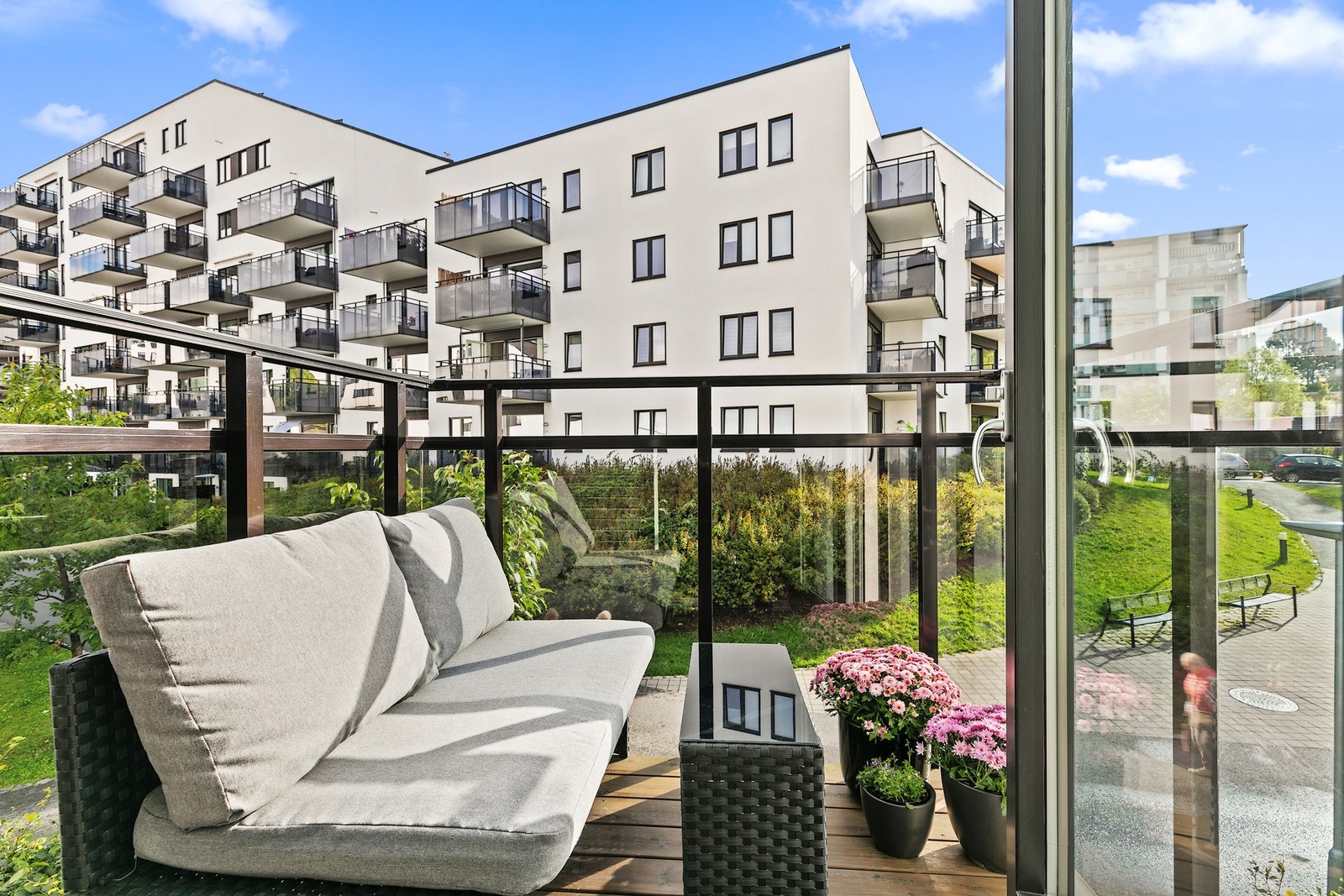 Balkongen har rom for et lite kafesett eller en behagelig sittebenk. Galleribilde