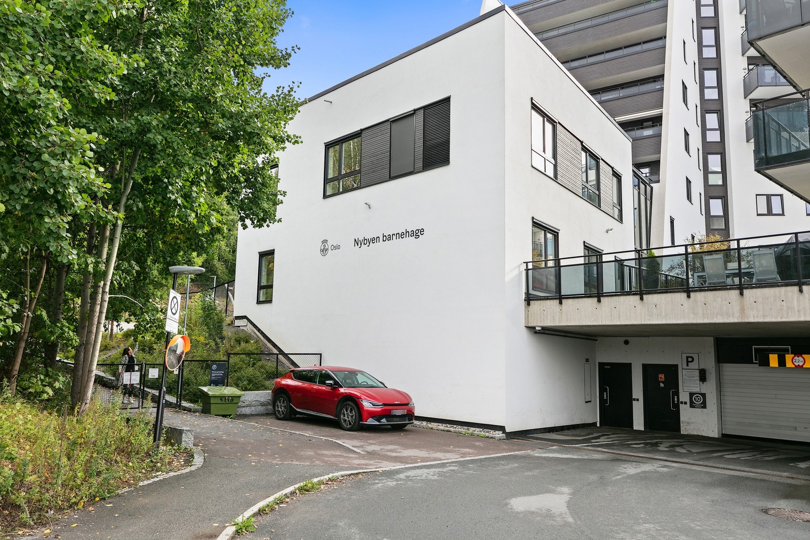 Nybyen barnehage ligger ytterst på feltet, og det er nærhet til en rekke andre barnehagetilbud. Galleribilde