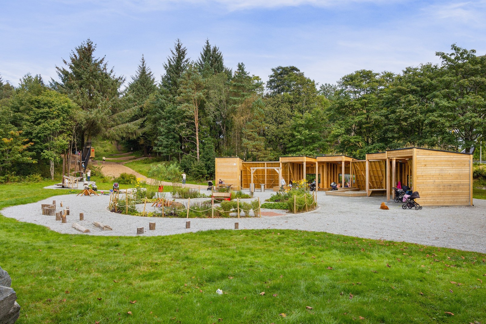 Området er svært barnevennlig og i Brønndalen er det opparbeidet en flott møteplass! Galleribilde