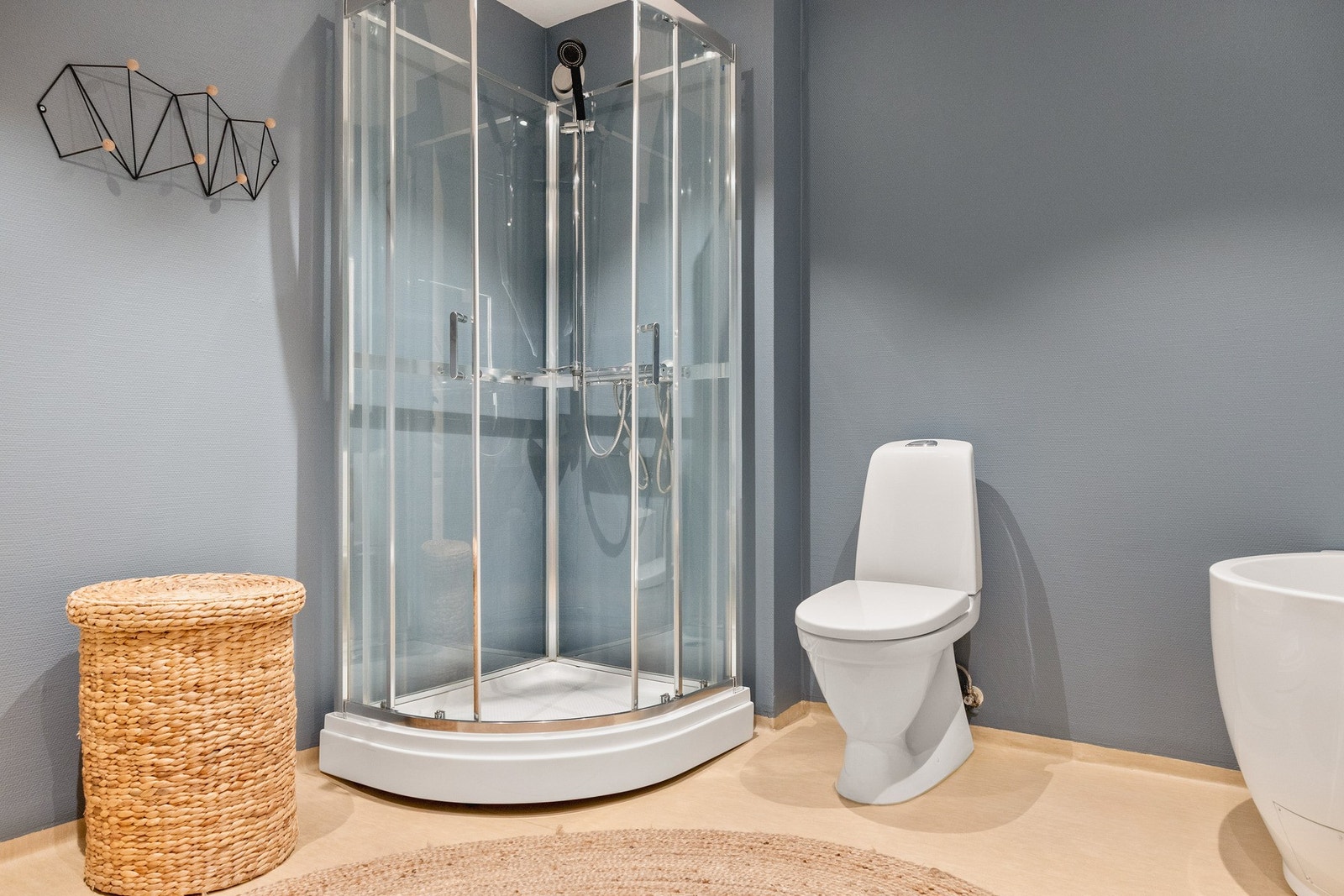 Badet ligger til i denne etasjen og måles til 8,6 kvm. Galleribilde