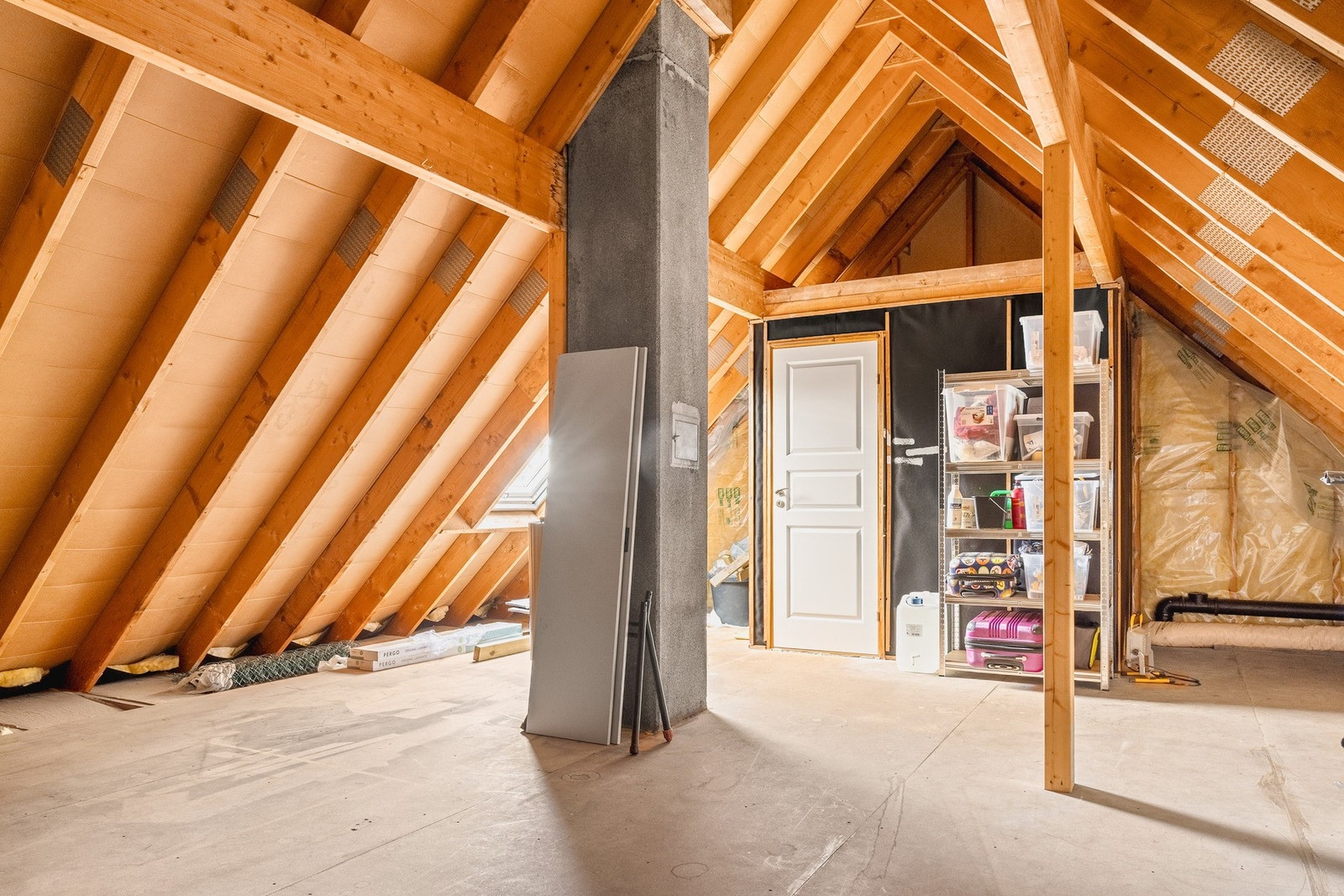 Boligen har også et uinnredet loft som måles til 35,6 kvm. med gode muligheter for videre utvikling. Galleribilde