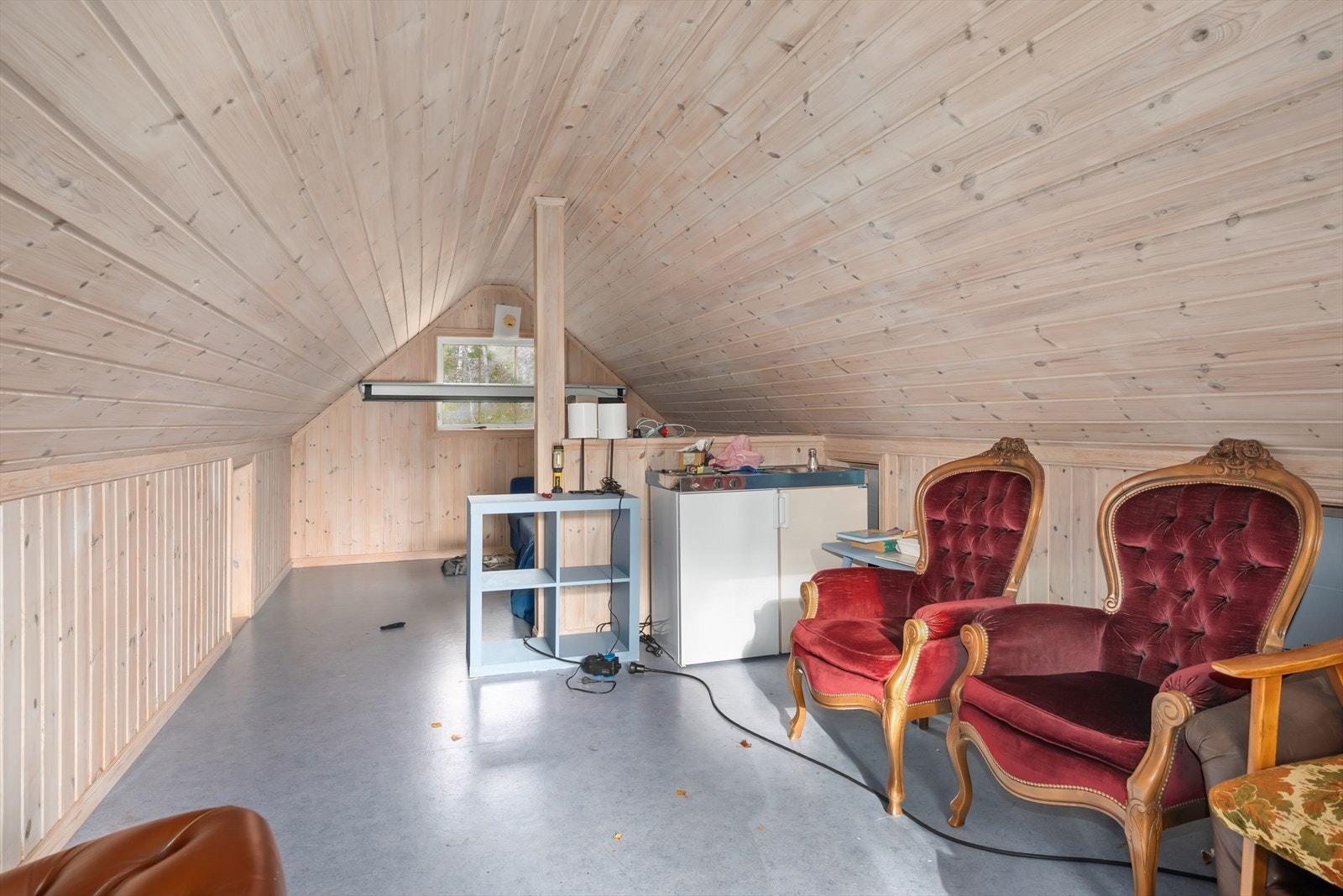 Loft i stall Galleribilde