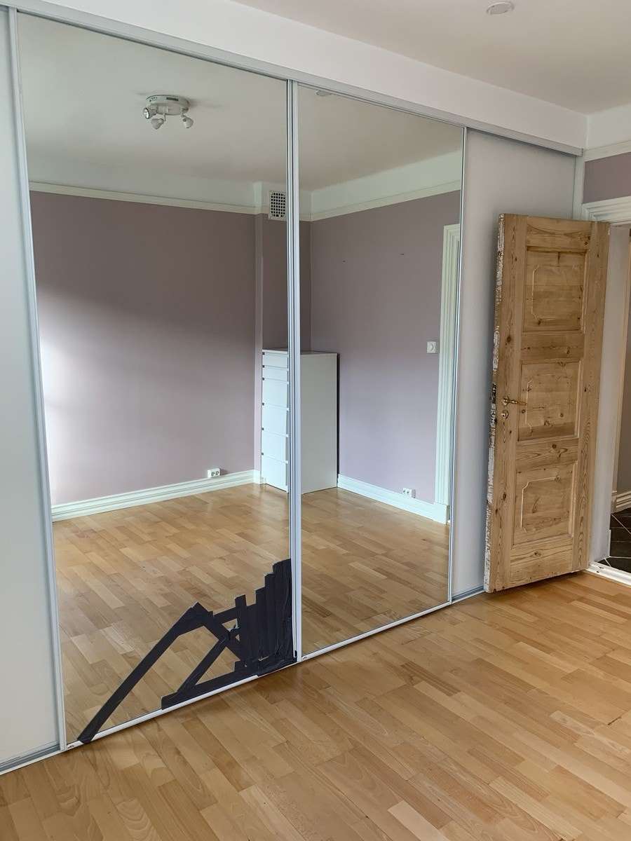 1 knust speildør som skal byttes Galleribilde