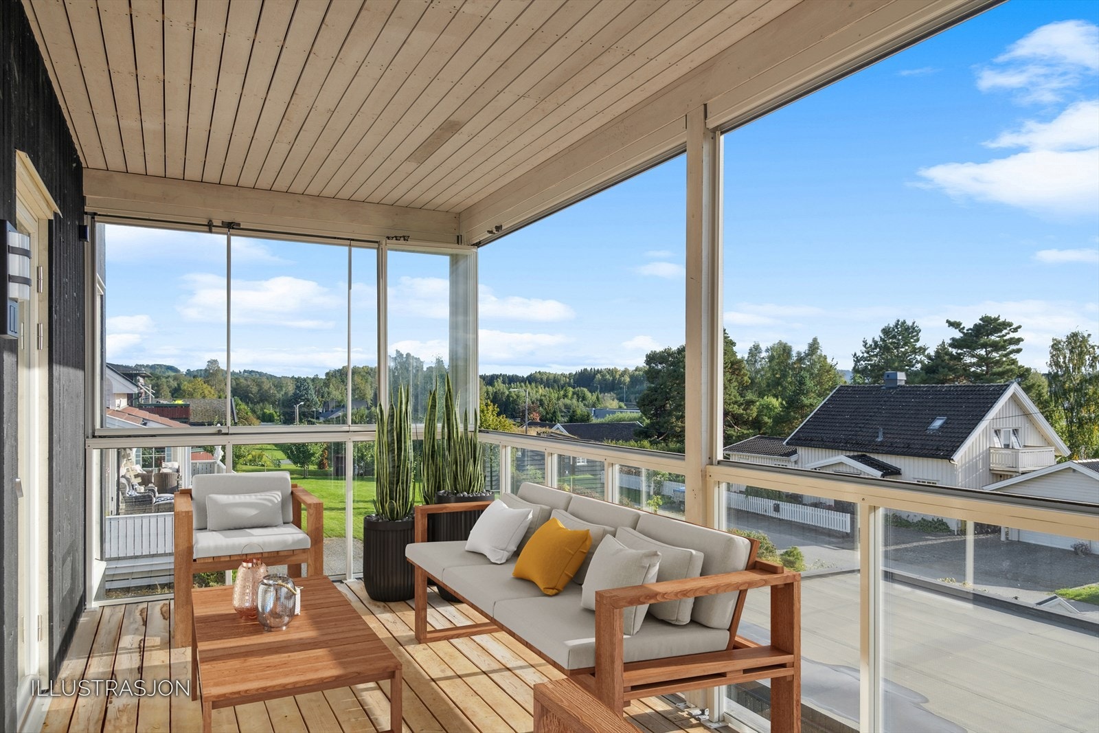 Romslig balkong med nydelig Mjøsutsikt. Nyt late sommerkvelder med innglasset balkong. Galleribilde