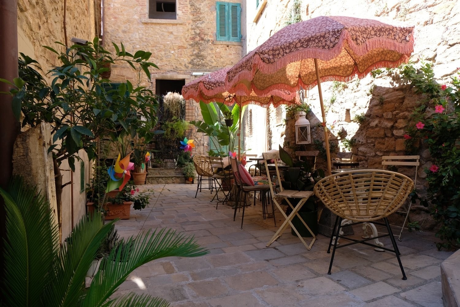 Kafeliv i landsbyen Galleribilde