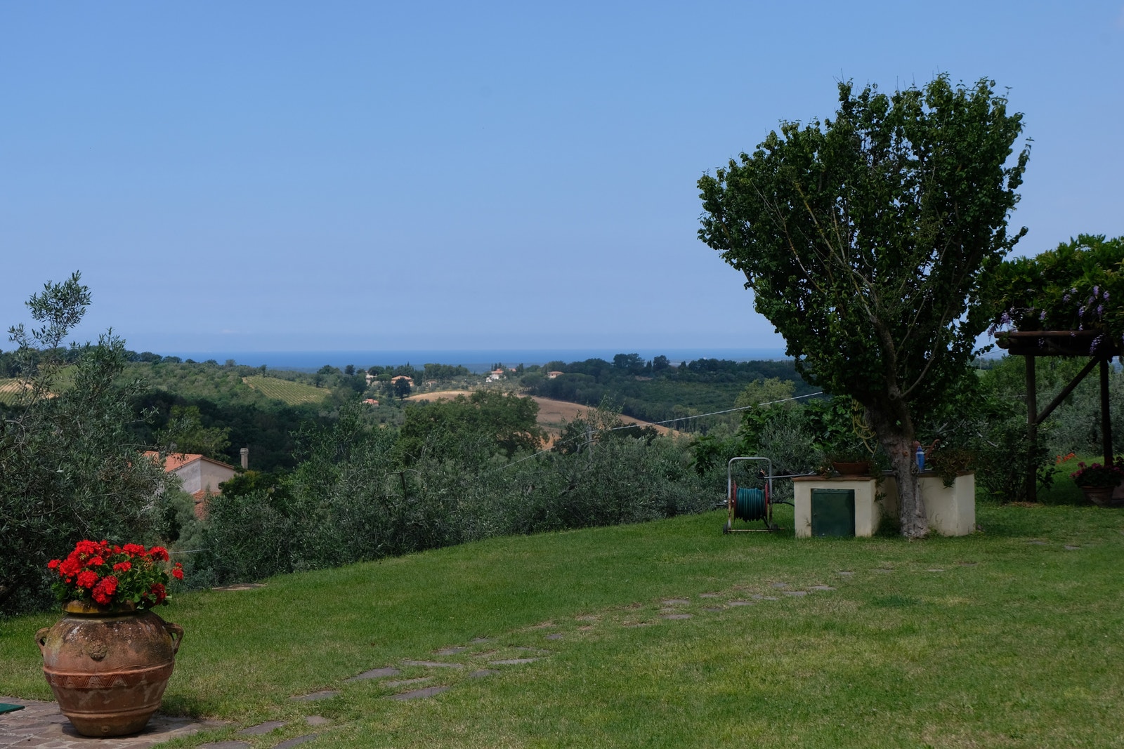 Foto 7.06.2023 Bolgheri - Drømmeutsikt til Middelhavet og til vindistriktet Bolgheri Galleribilde