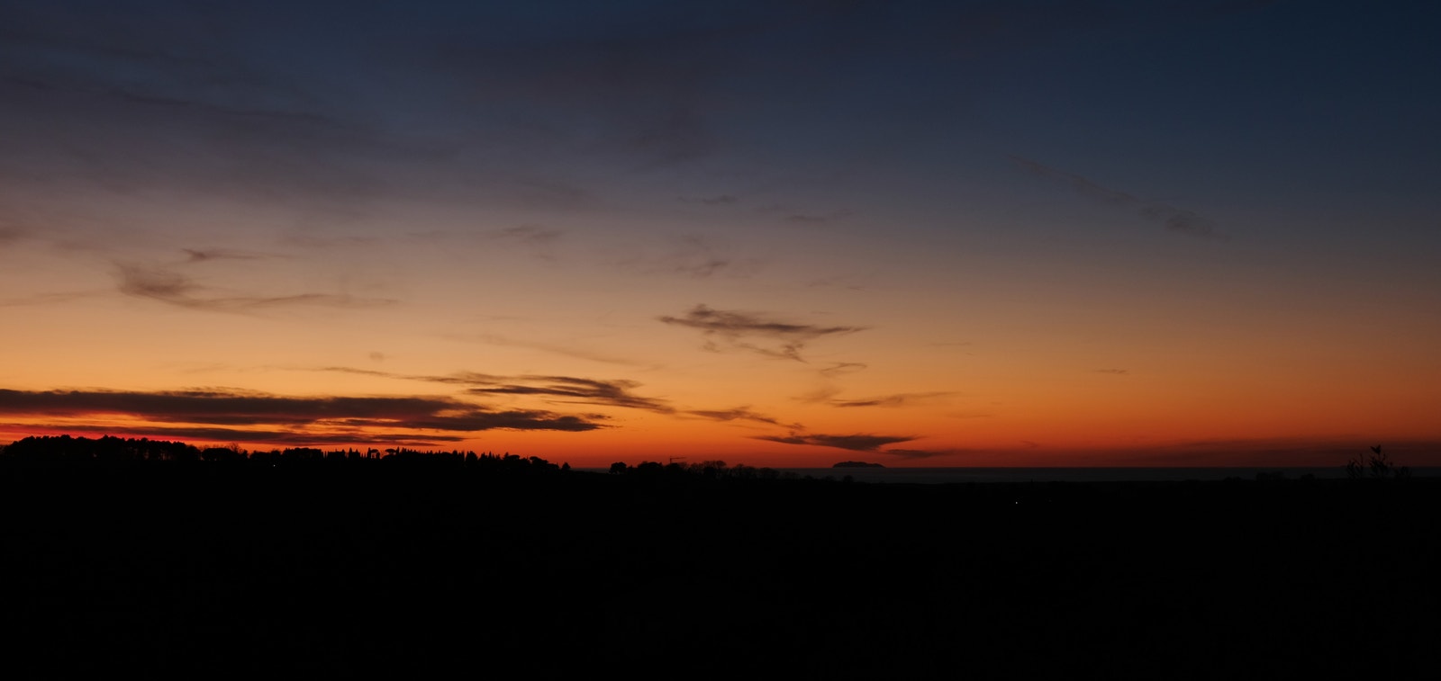 Utsikt til Middelhavet, til øyene Elba, Capraia og Korsika. Galleribilde