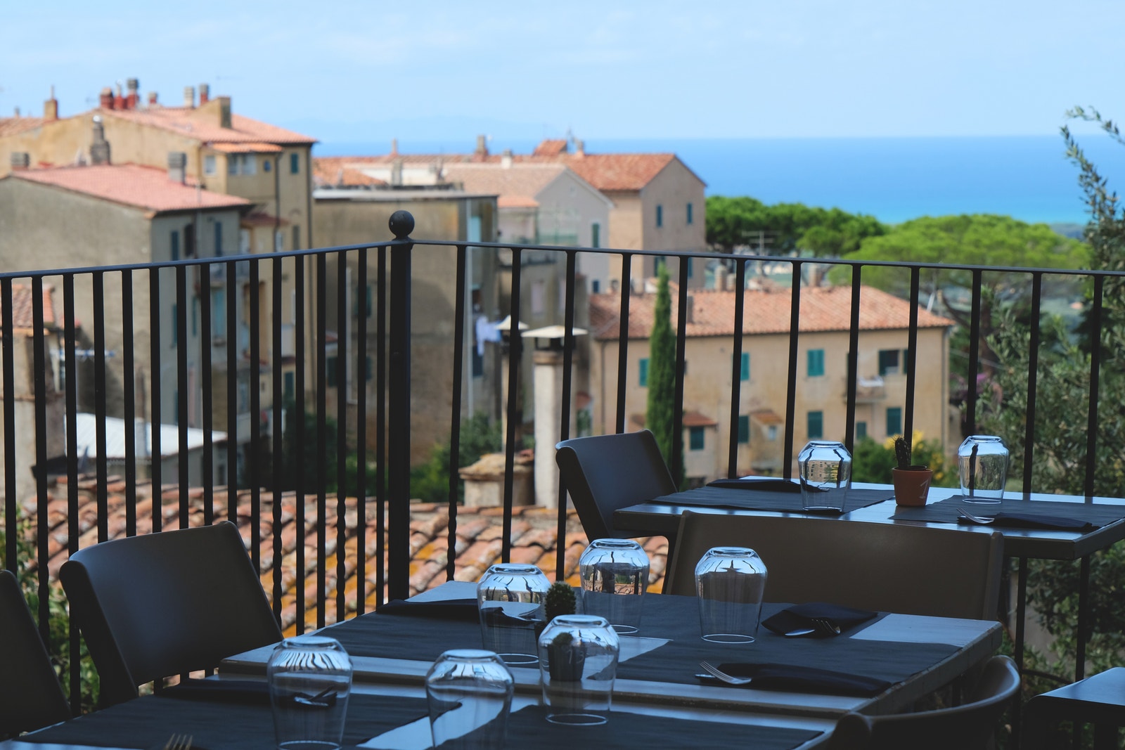 Inne på en av restaurantene Galleribilde