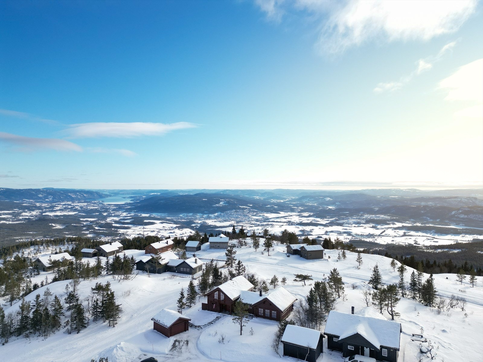 Lifjell byr på fantastiske naturområder med variert terreng både på høyfjell og i skog. Store deler av Lifjell ligger over 1000 moh og det finnes over 20 fjelltopper i området. Galleribilde